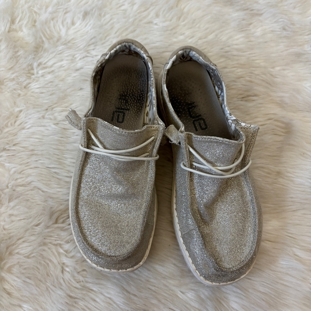 Stretch Sparkling Beige “Wendy” Hey Dudes